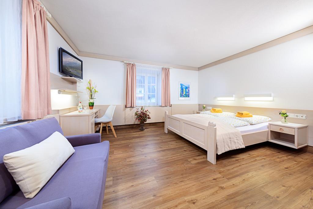 Hotel Garni Zur Laute Mindelheim Buitenkant foto